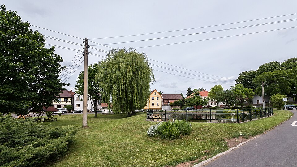File:Schmorda Ortslage.jpg