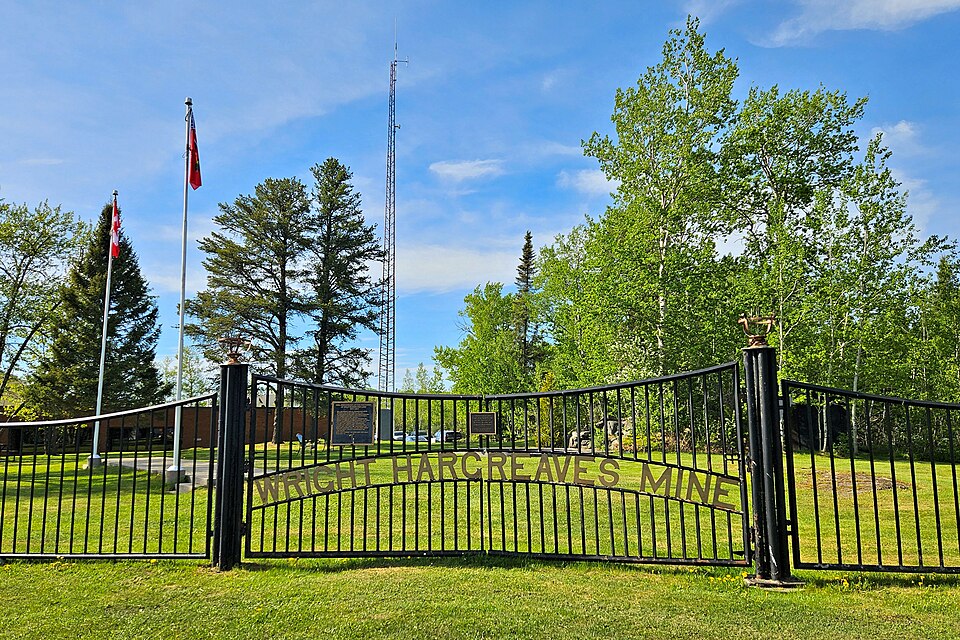 File:Wright-Hargreaves Mine.jpg