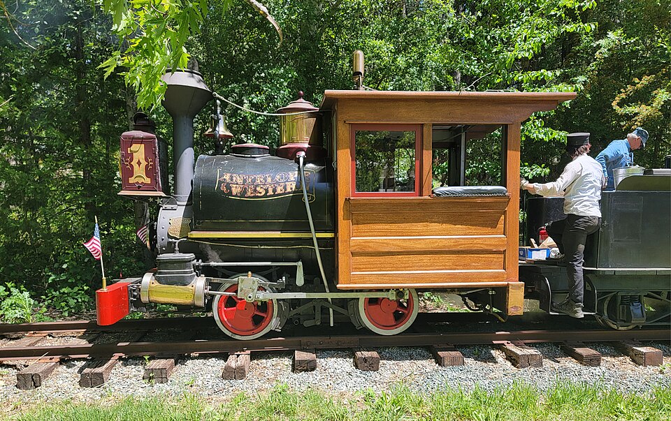 File:Antelope & Western Porter locomotive.jpg