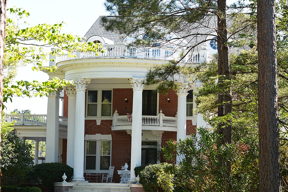 File:Donehoo-Brannen House, Statesboro, GA, US.jpg
