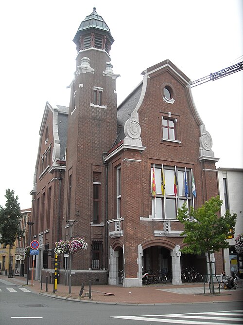 File:Gemeentehuis Zwijndrecht.JPG