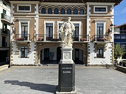 Elcano's statue in Getaria (1881)
