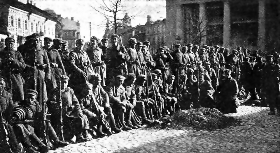 File:Polish soldiers in Vilnius 1920.png