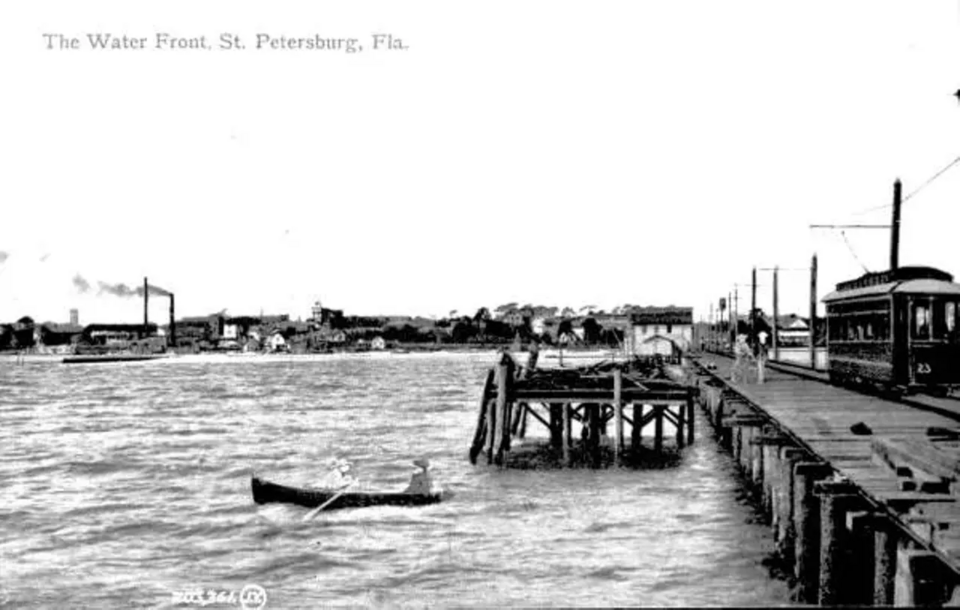 File:St. Petersburg's waterfront and Electric Pier.png