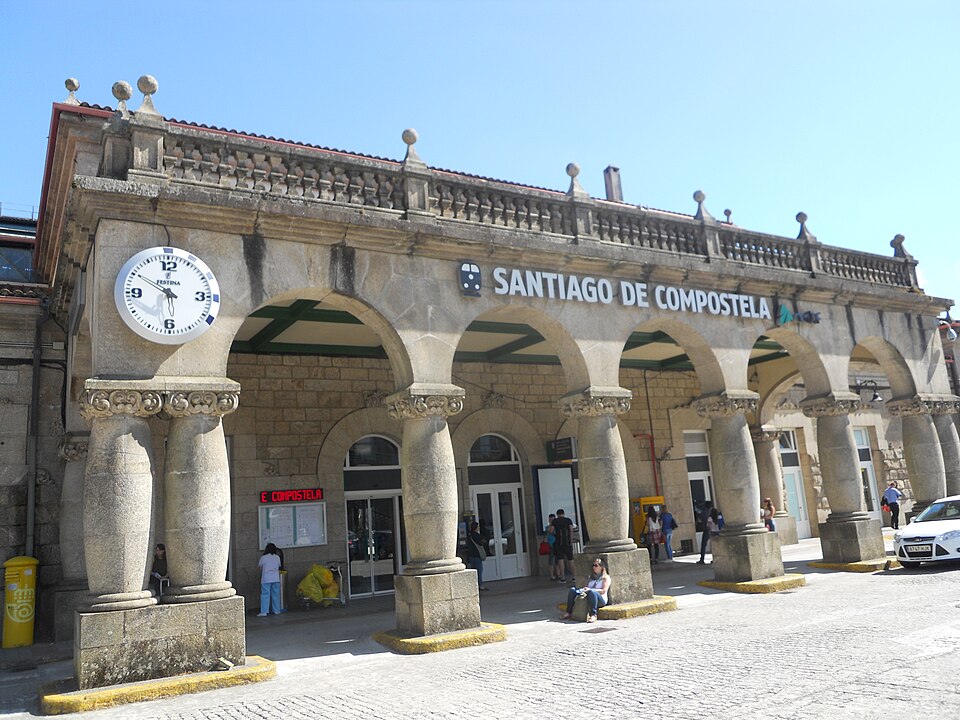 File:Stazione ferroviaria di Santiago di Compostela.JPG
