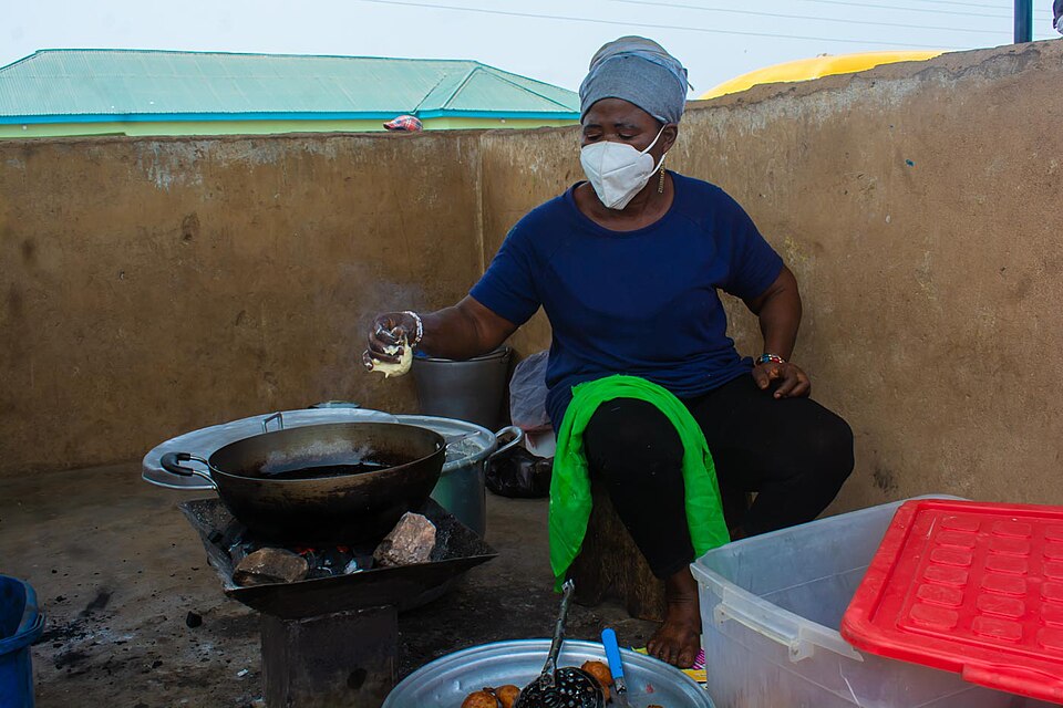 File:Woman Frying Breadfruit.jpg