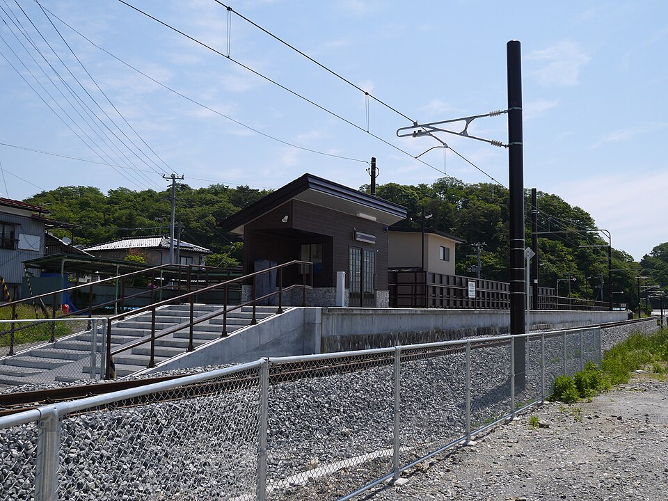 File:JRE Rikuzen-Tomiyama Station 20150523.jpg