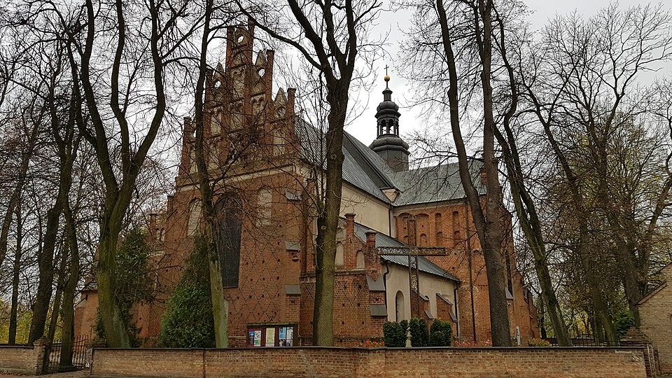 File:Kościół Narodzenia NMP w Ciechanowie 3.jpg