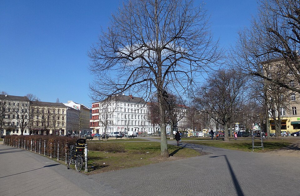 File:Kreuzberg Oranienplatz-003.JPG