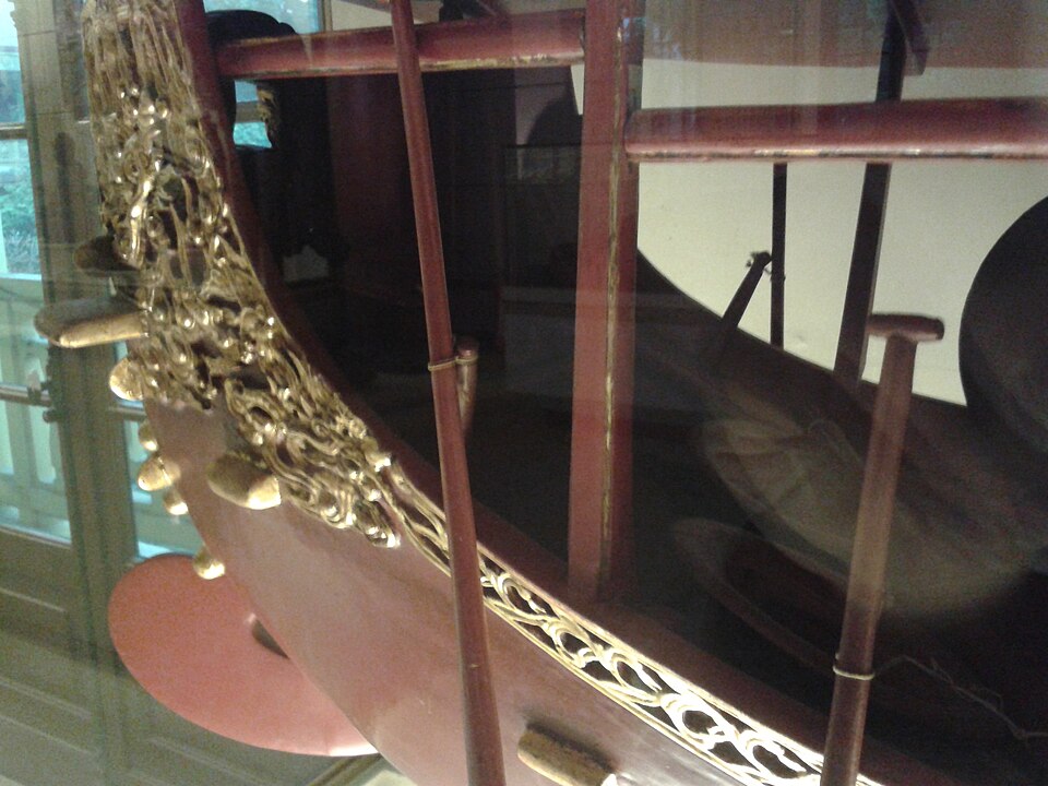 File:Mông Đồng stern.jpg