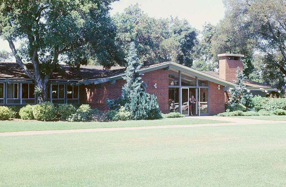 File:Menlo Park Library, 1962 (35371871574).jpg