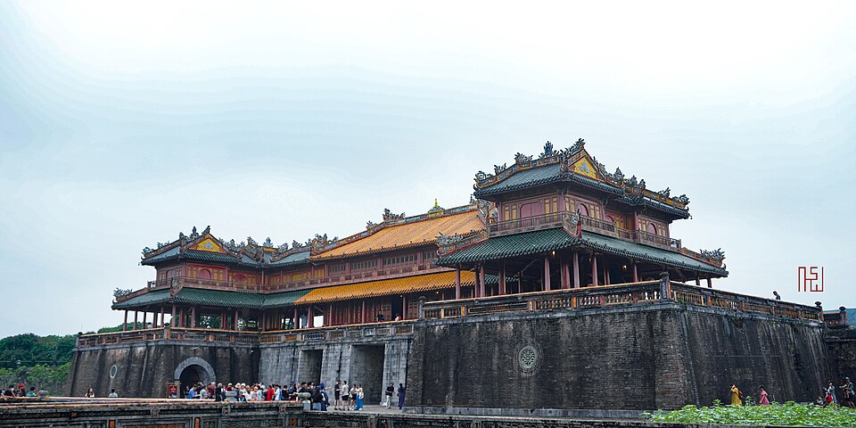 File:Ngọ Môn Huế - NKS.jpg