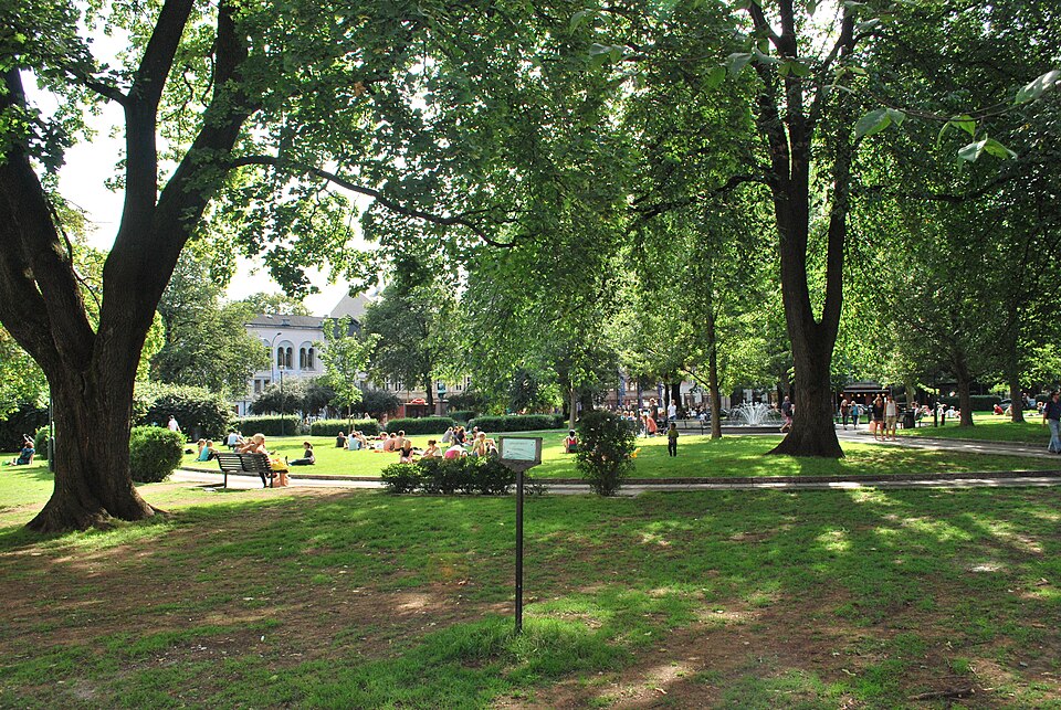 File:Olaf Ryes plass sommer.JPG