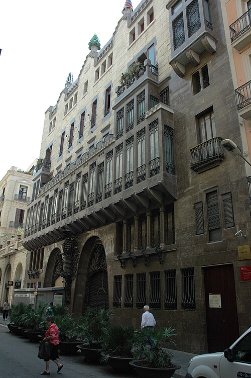 File:Palau Güell - Façana.JPG