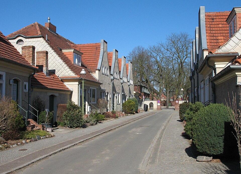 File:Staaken Gartenstadt Giebeln.jpg