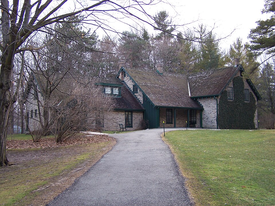 File:Woodside Kitchener 2006.jpg