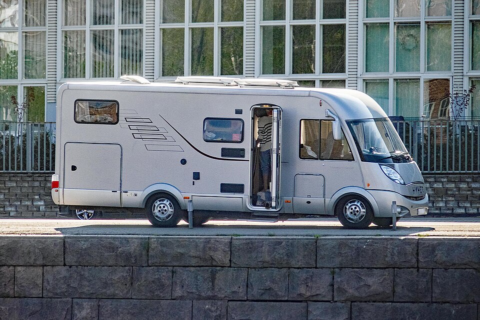 File:Hymer RV by Aura River.jpg