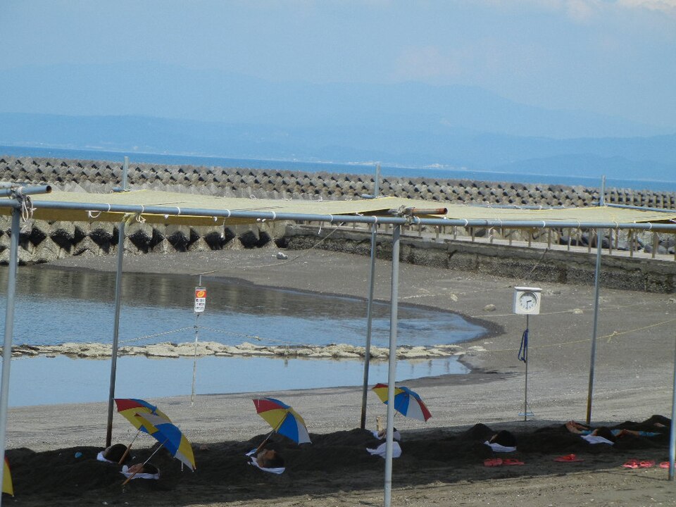 File:Ibusuki-Sand-Bath.JPG