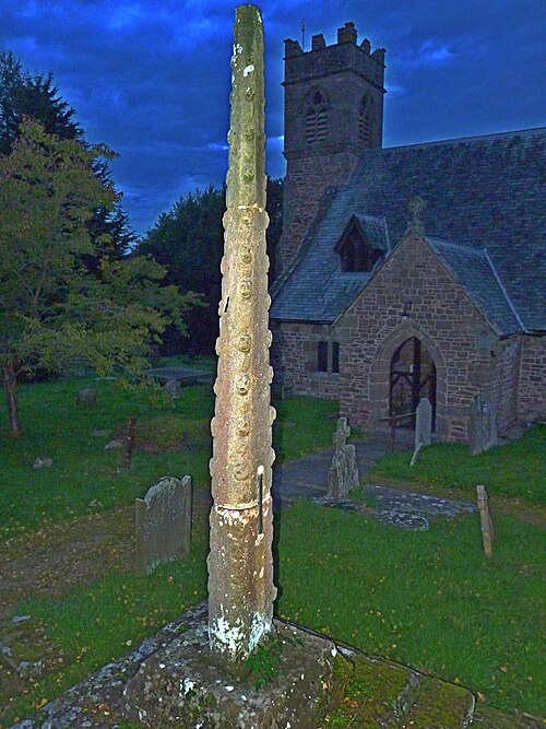 File:Mitchel Troy Churchyard Cross, Oct 2013.JPG