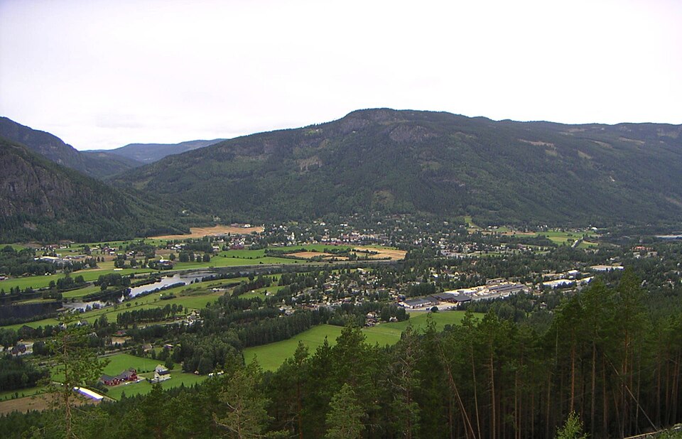 File:Nesbyen, Nes.jpg