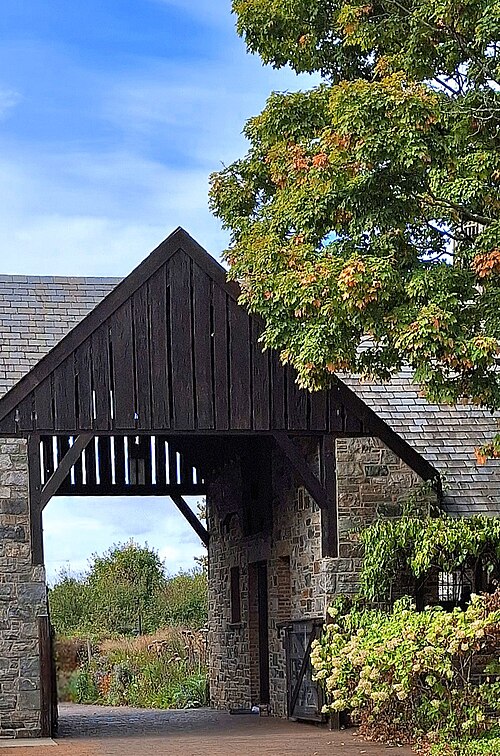 File:Stone Barns Center entrance.jpg