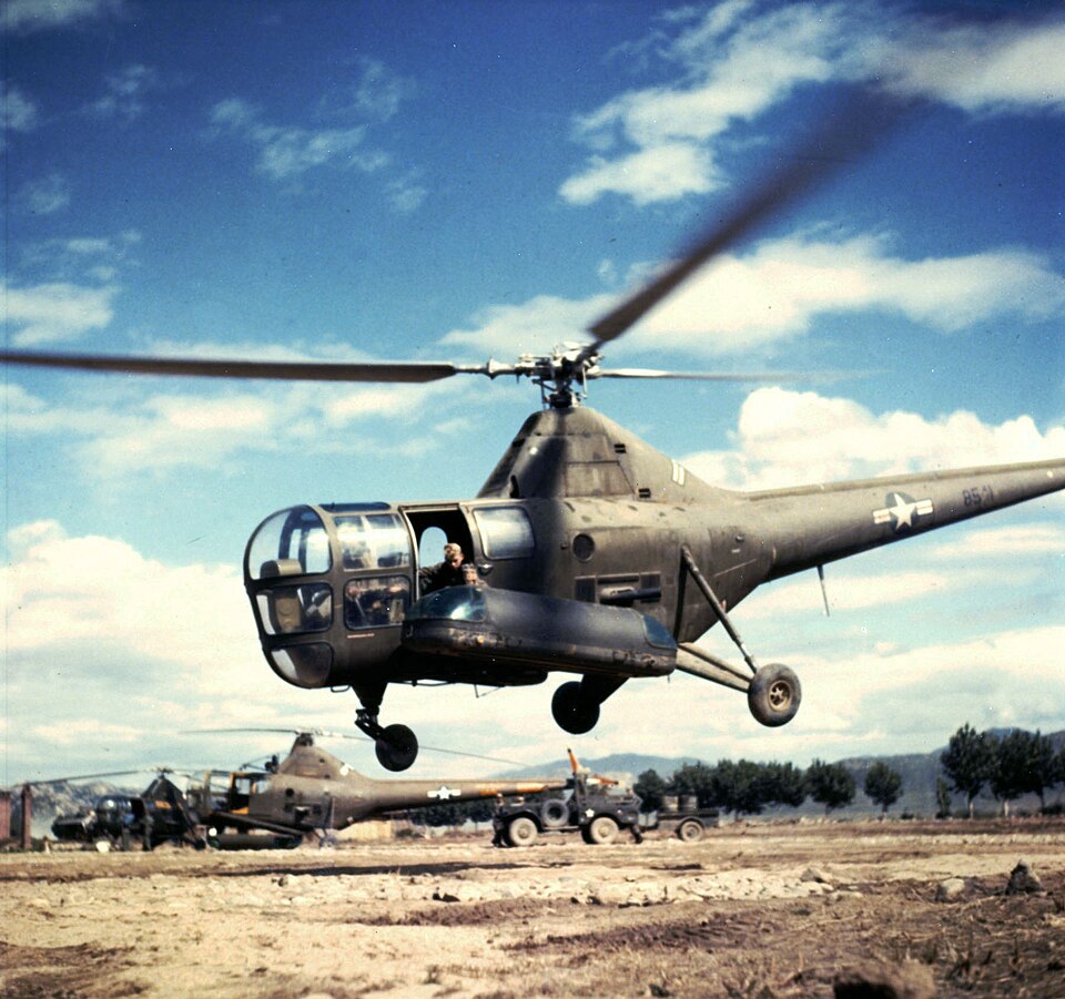 File:USAF R-5 medevac Korean War.jpg