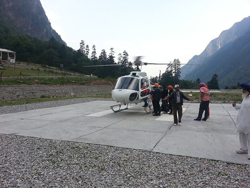 File:Helicopter service.jpg