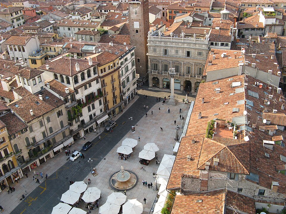 File:Piazza delle Erbe.JPG