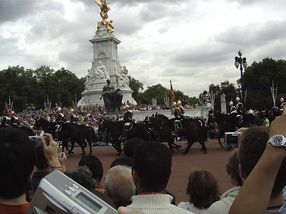 File:Queen'slifeguard.JPG