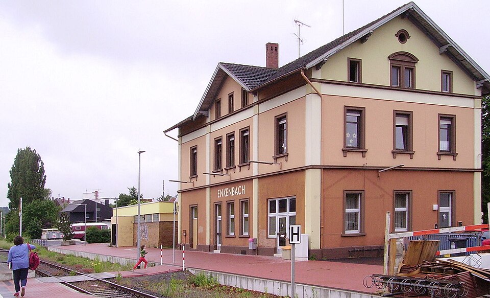 File:Bahnhof Enkenbach 02-rework1.jpg