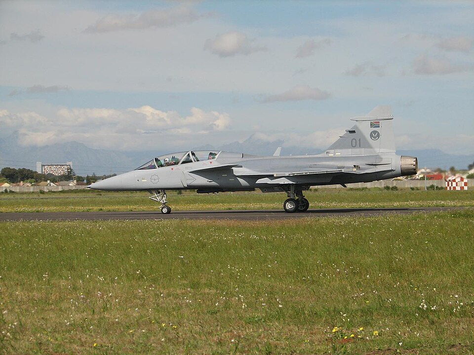 File:JAS-39 Gripen SAAF (DanieVDM).jpg