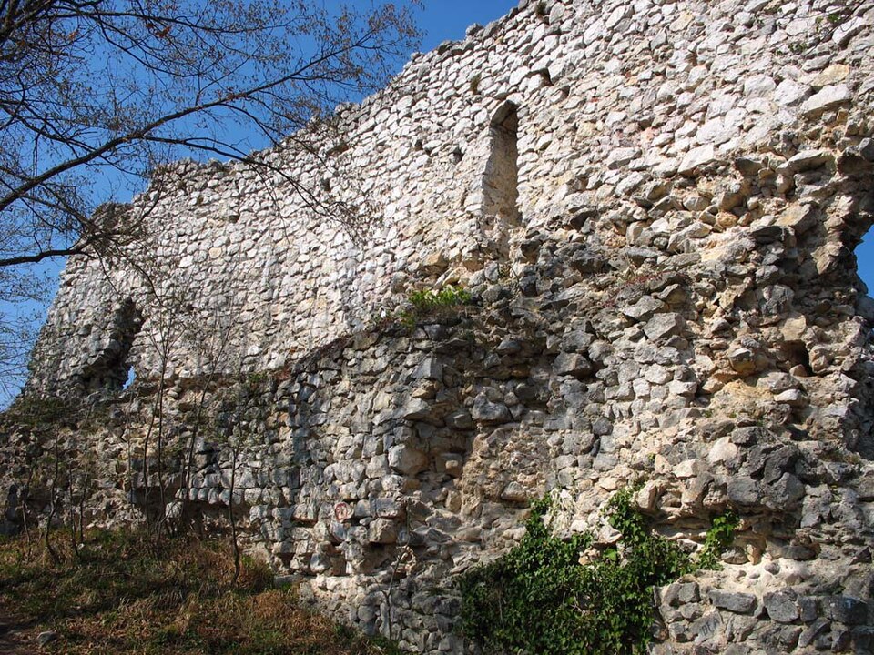 File:Old town Okić ruins (1270135006).jpg