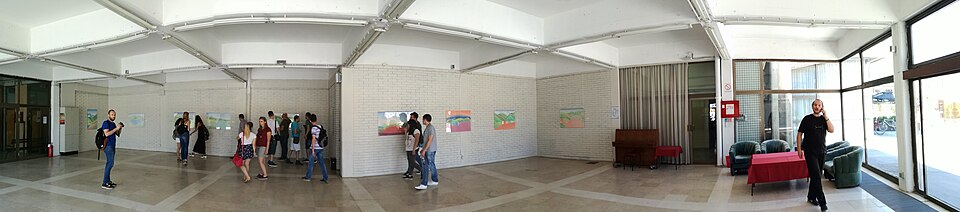 File:Photo gallery in Trstenik.jpg