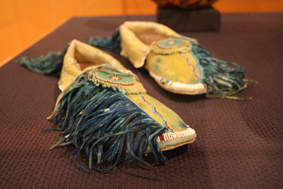 File:WLA brooklynmuseum Kiowa moccasins.jpg