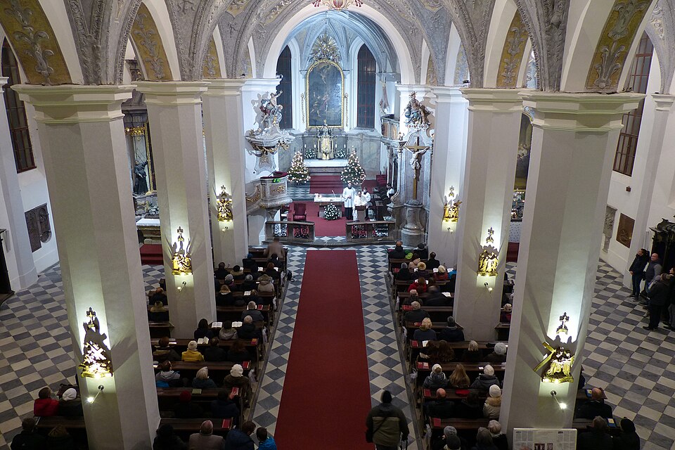 File:Mikulov Sv.Václav Půlnoční mše 2018.jpg