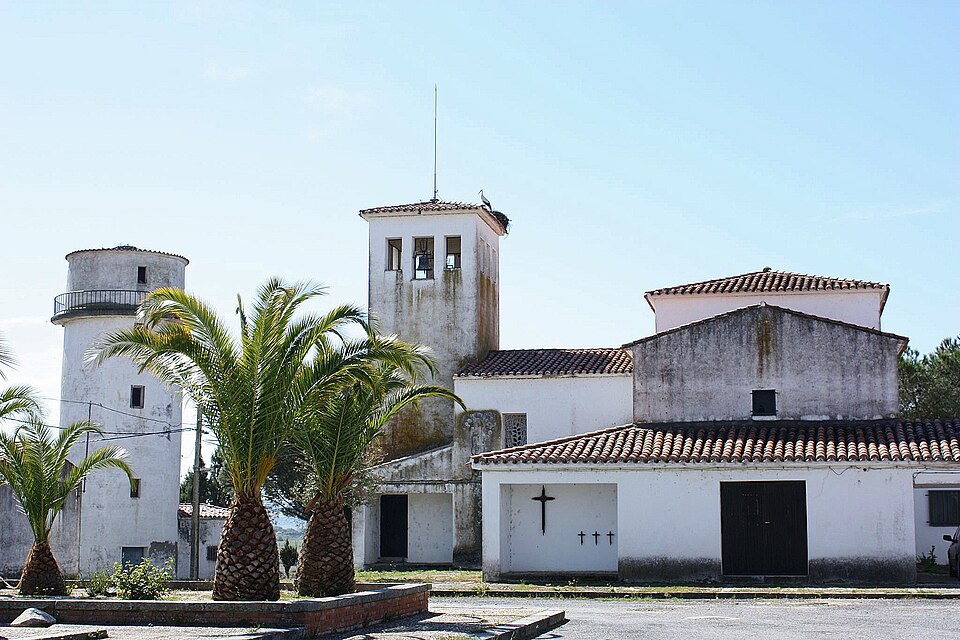 File:Pueblo de Valderrosas.(Cáceres) (3465267572).jpg
