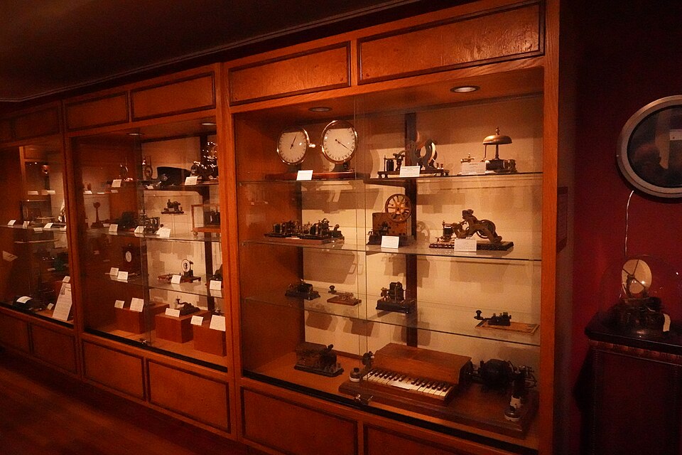 File:Spark Museum Telegraph.jpg