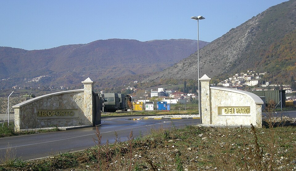 File:Aeroporto L'Aquila.JPG