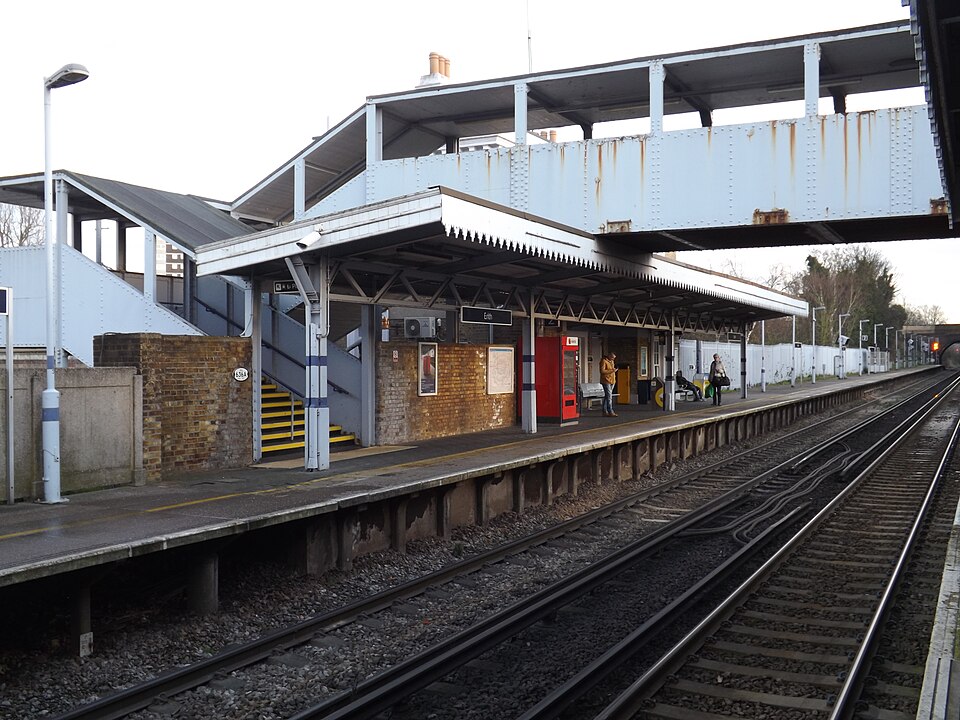 File:Erith railway station, December 2014 i06.JPG