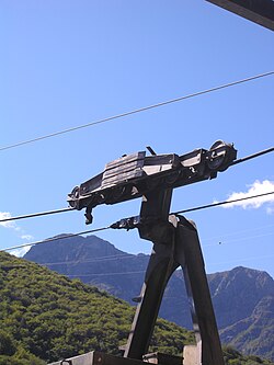 Aerial tramway from Intragna to Rasa, Ticino, Switzerland.The lower cable is used for pulling. The middle cable supports the weight of gondola.The role of the third cable is not clear