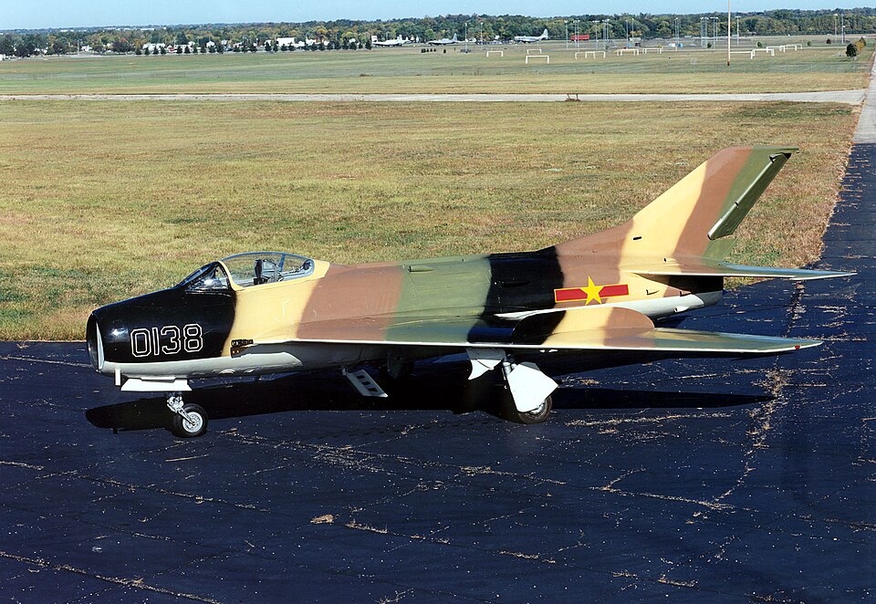 File:Mikoyan-Gurevich MiG-19S Farmer USAF.jpg
