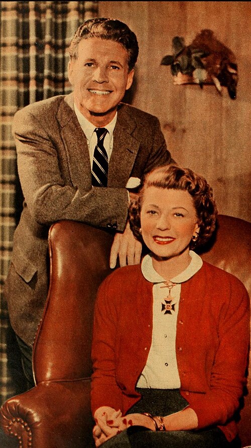 File:Ozzie Nelson and Harriet Nelson, 1953.jpg
