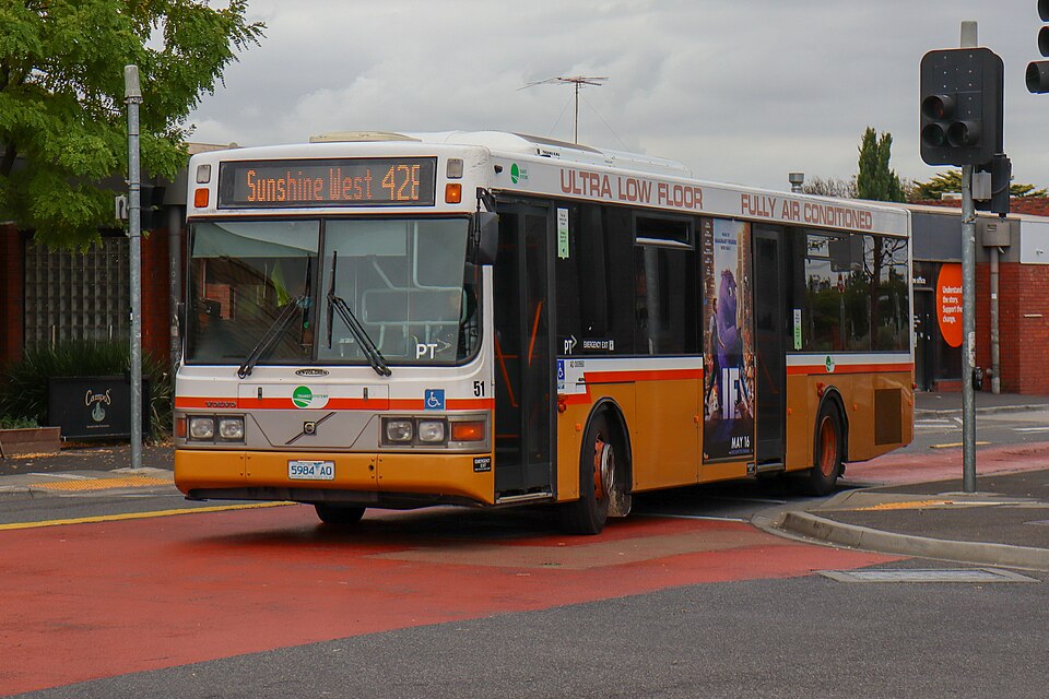File:Route 428 Bus.jpg