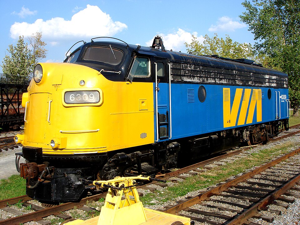 File:VIA GM FP9.jpg
