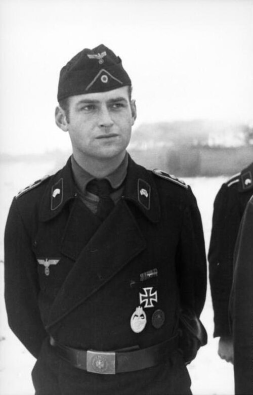 File:Bundesarchiv Bild 101I-213-0289-10A, Russland-Nord, Panzersoldat.jpg