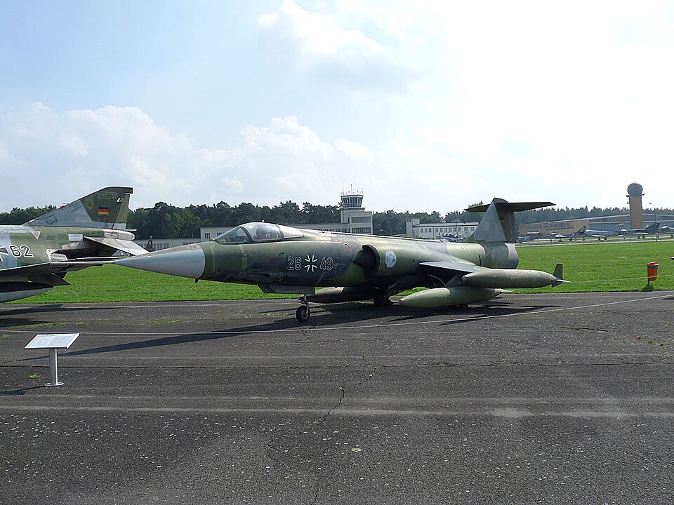 File:F104G-1 Gatow.jpg