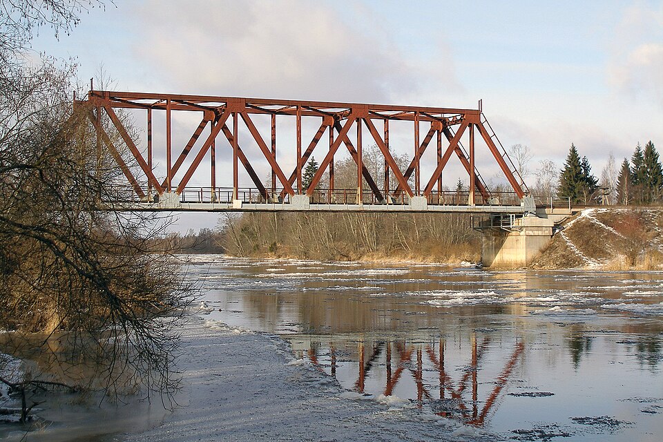 File:Jänese railway bridge.jpg