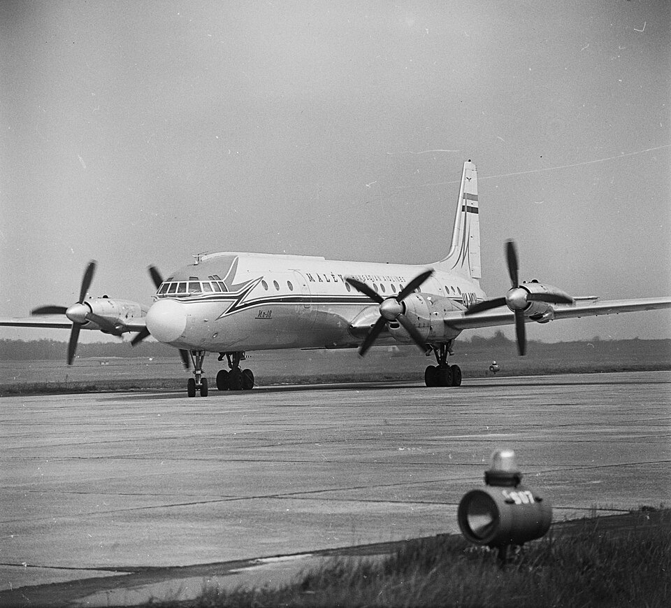 File:MALÉV IL-18 repülőgép. Fortepan 13601.jpg