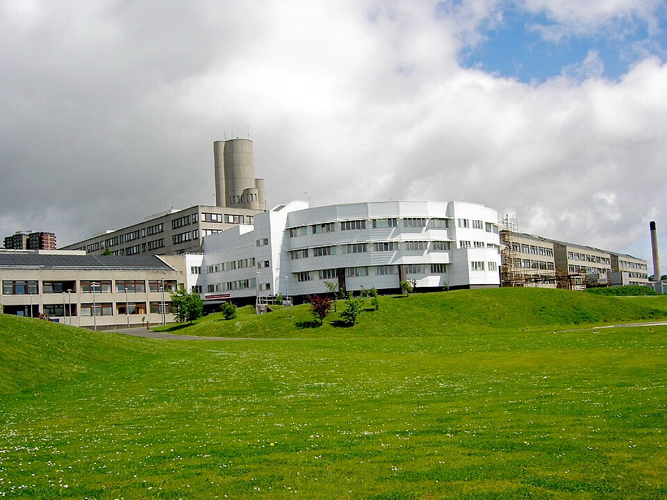 File:Ninewells Hospital.jpg