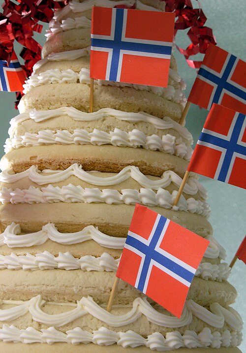 File:NorwegianKransekake.JPG
